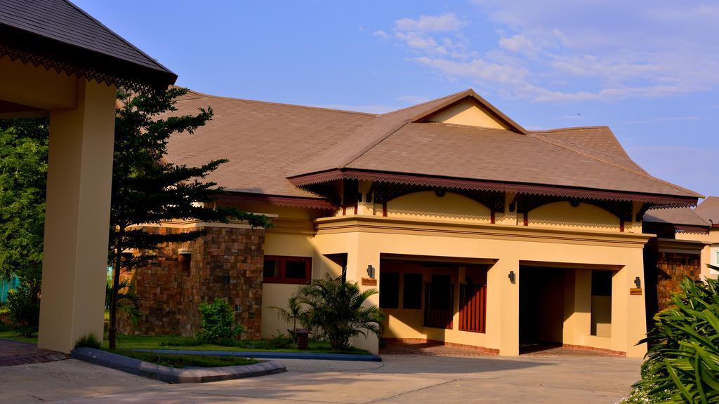 Emerald Palace Hotel Naypyidaw Экстерьер фото